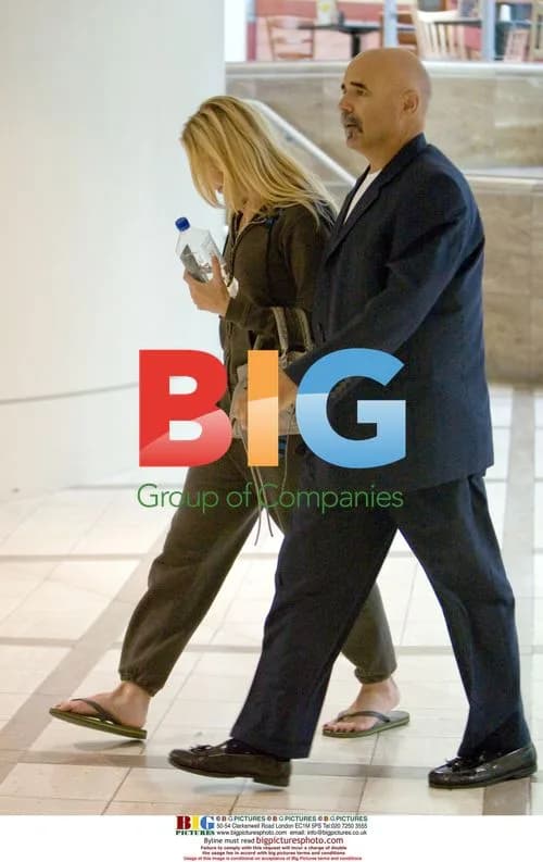LeAnn Rimes at LAX after split