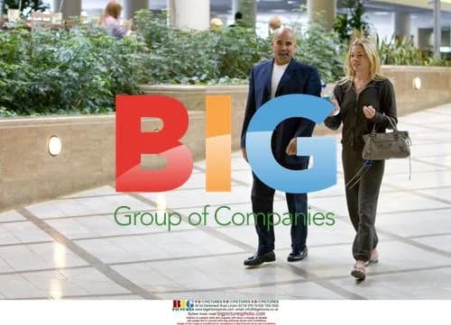 LeAnn Rimes at LAX after split