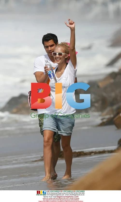 Jessica Alba Family Beach Day