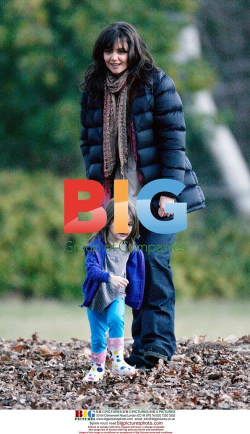 Katie Holmes and Suri Play in Leaves