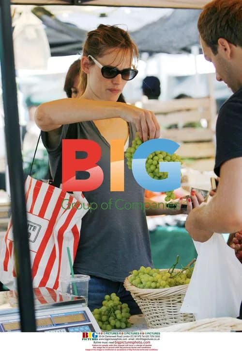 Jennifer Garner at Farmer's Market in Brentwood