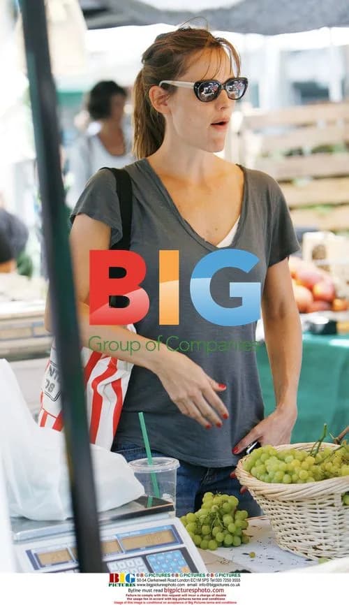 Jennifer Garner at Farmer's Market in Brentwood