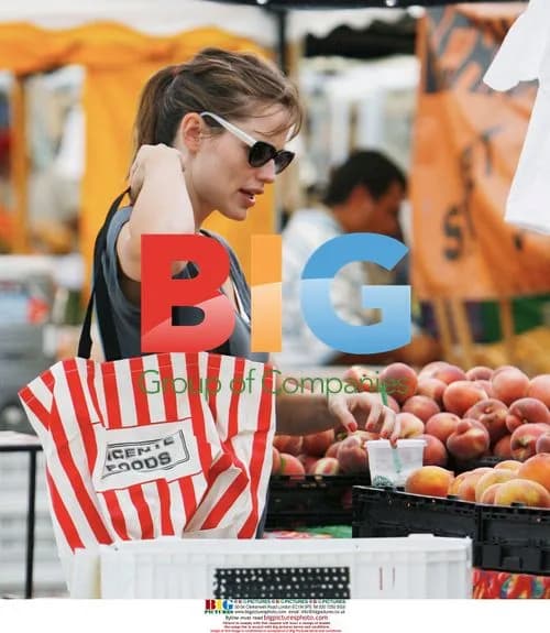 Jennifer Garner at Brentwood Farmer's Market