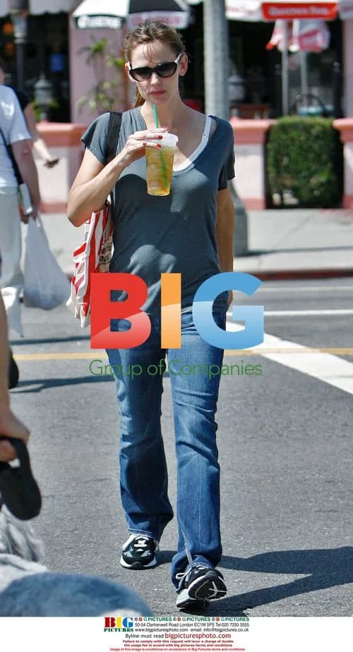Jennifer Garner at Brentwood Farmer's Market