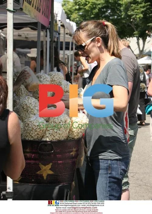 Jennifer Garner at Farmers Market