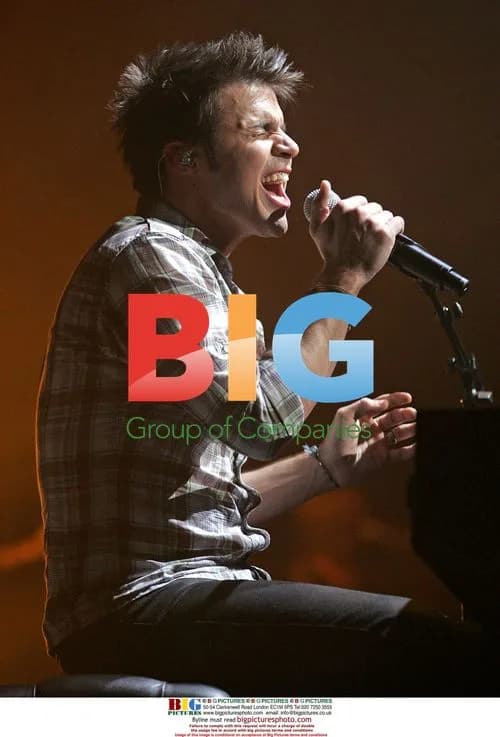 Kris Allen Performs on "American Idols Live" Tour 2009
