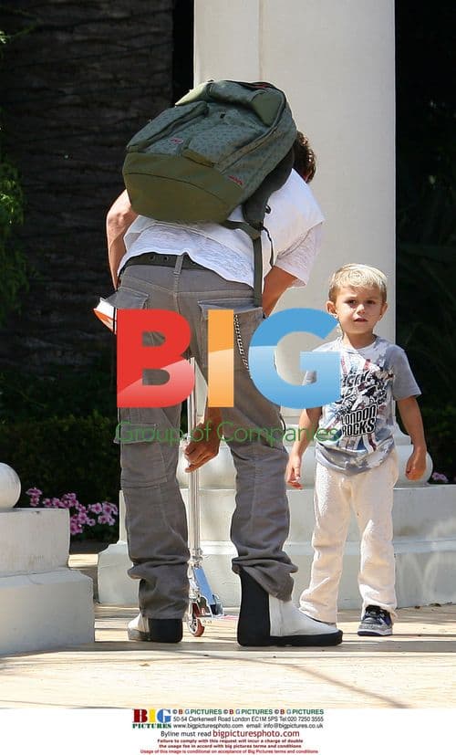 Gwen Stefani and Family Play in Field