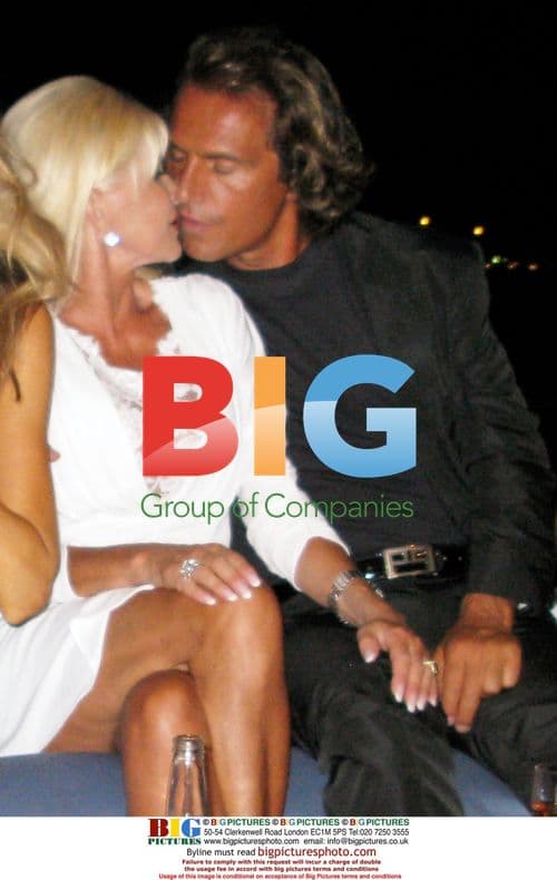 Ivana Trump kisses new boyfriend on yacht