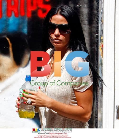 Katie Price Shopping with Family in Brighton