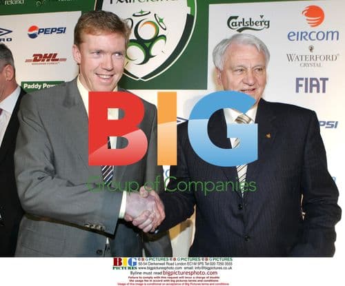 Sir Bobby Robson & New Ireland Soccer Team