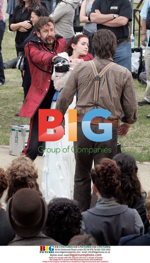 WORLD RIGHTS: Cast on Gulliver's Travels set