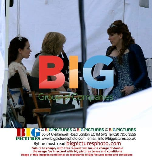 Cast of 'Gulliver's Travels' on set