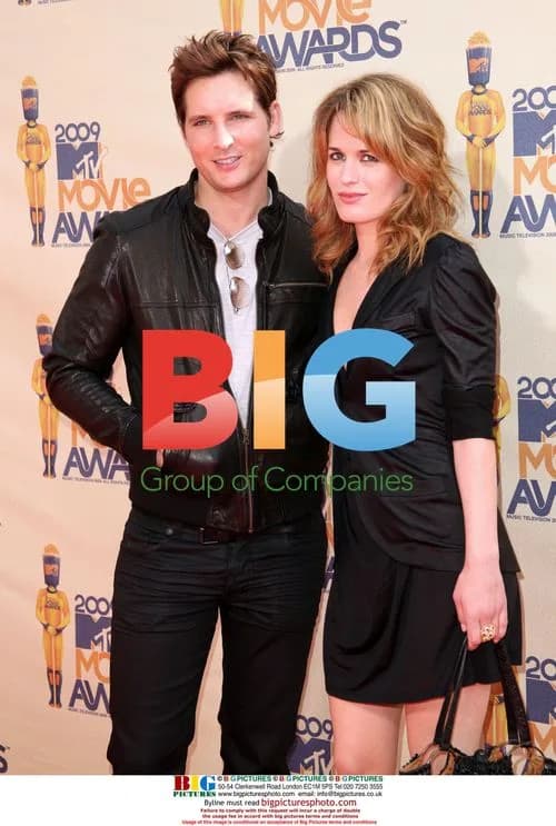ELIZABETH REASER & PETER FACINELLI at MTV Movie Awards