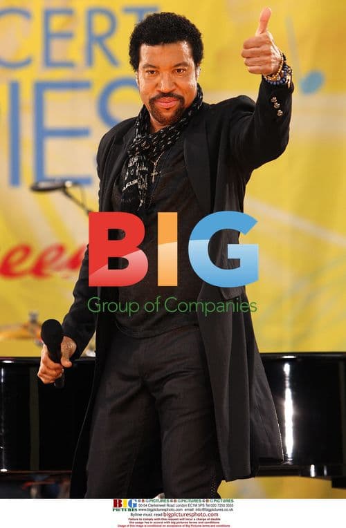 Lionel Richie Performs Live in Central Park