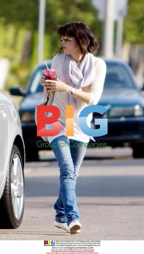 Selma Blair arrives home with drink