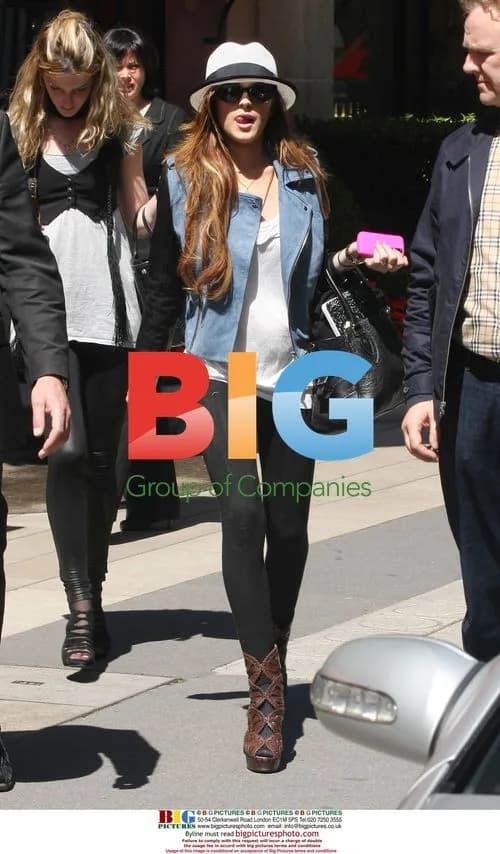 Lindsay Lohan Leaves Paris for London