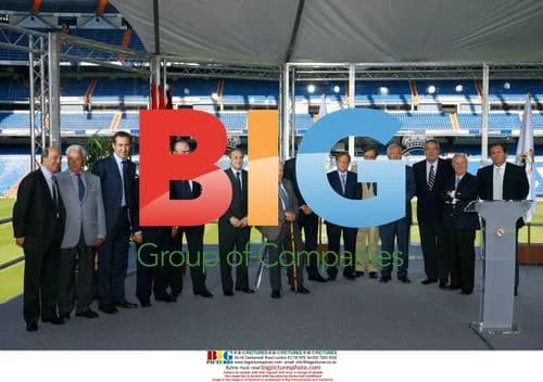 Florentino Perez presents Manuel Pellegrini
