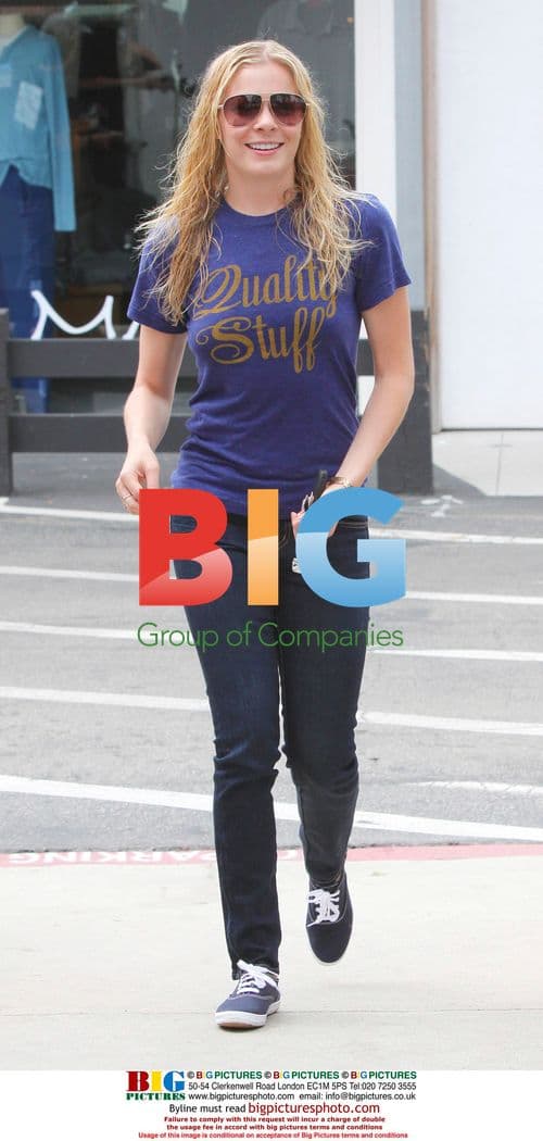 Leann Rimes takes a break while shopping in Malibu