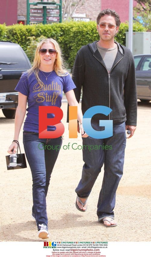 Leann Rimes takes a toilet break in Malibu