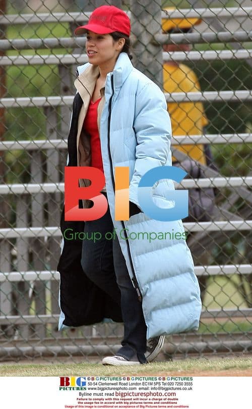 America Ferrera and Carlos Mencia on set