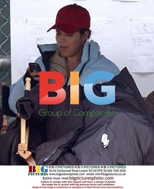 America Ferrera and Carlos Mencia on set