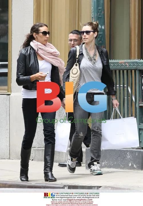 Jessica Biel Shopping in Manhattan