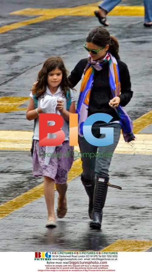 Rachel Bilson picks up sister Hattie from school
