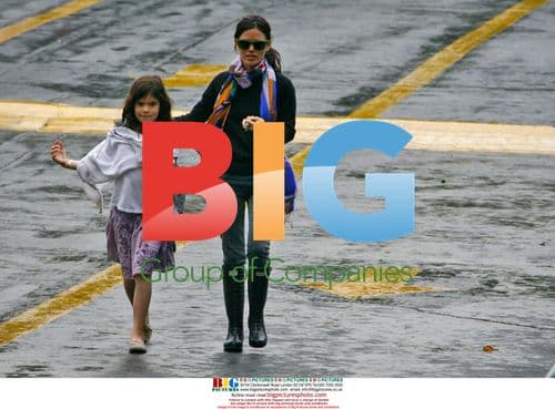 Rachel Bilson picks up sister Hattie from school