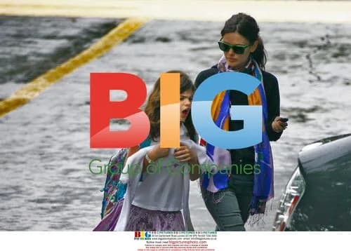 Actress Rachel Bilson picks up sister Hattie