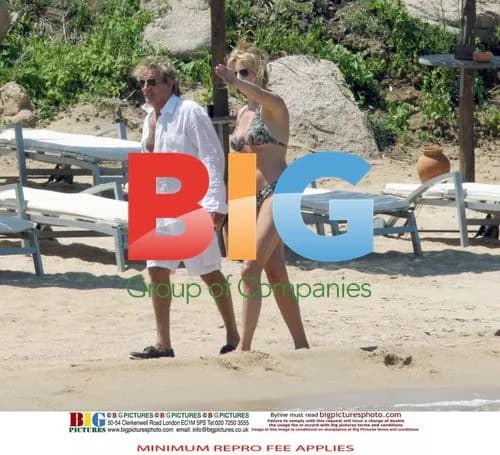 Rod Stewart and family relax in Italy