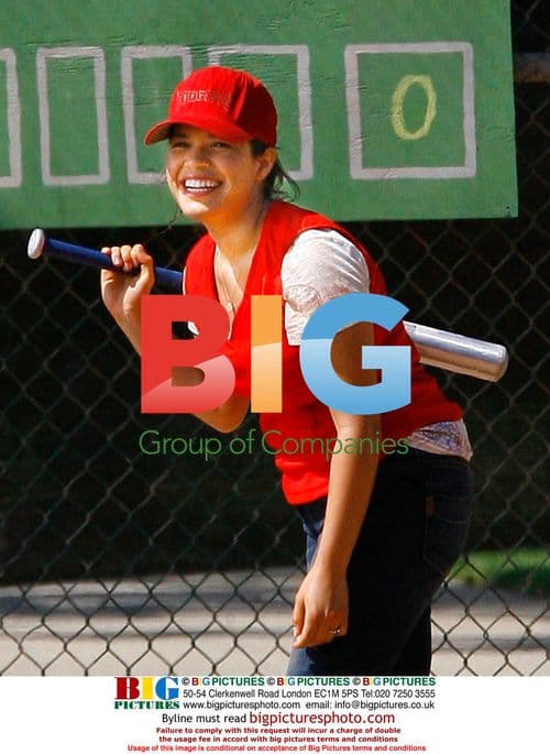 America Ferrera on "Family Wedding" film set