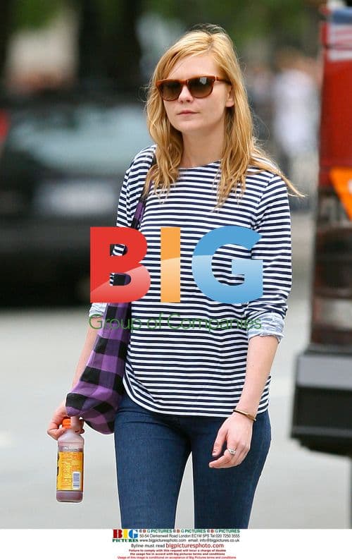 Kirsten Dunst hangs out in Tribeca, NYC