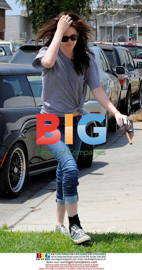 Kristen Stewart arrives for photoshoot