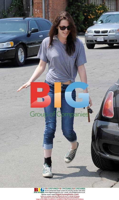 Kristen Stewart arrives for photoshoot