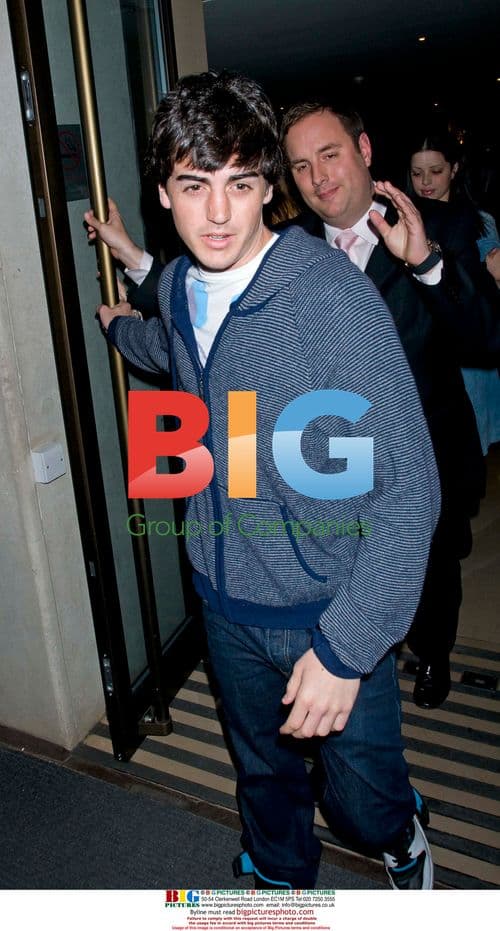 Lindsay Lohan Leaves London Hotel