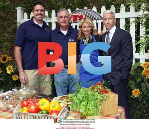 Anderson Cooper and Kelly Ripa on "Live! with Regis and Kelly"