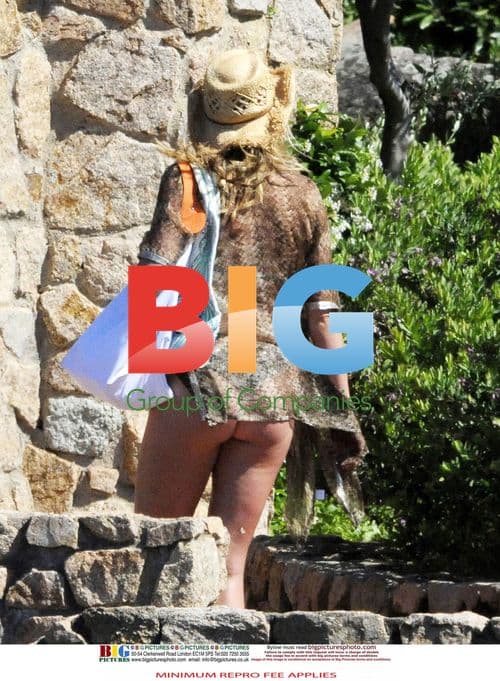 Rod Stewart and Family Relax on Italy Vacation