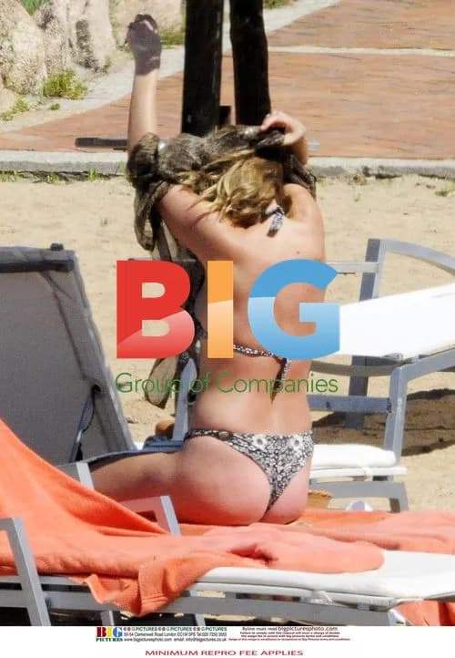 Rod Stewart and family relax in Italy