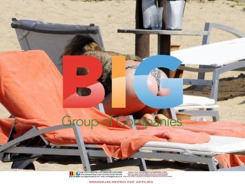 Rod Stewart and family relax in Italy