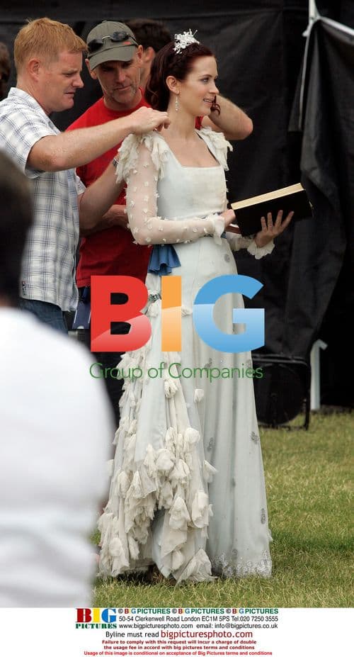 Catherine Tate and cast on Gullivers Travels set