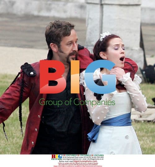 Cast of Gulliver's Travels on set