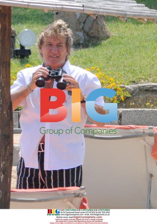 Rod Stewart and family on holiday in Italy