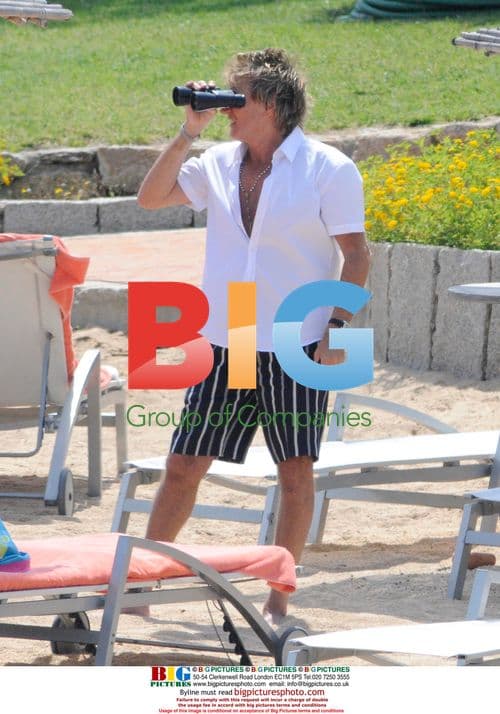 Rod Stewart and Family Relax in Italy