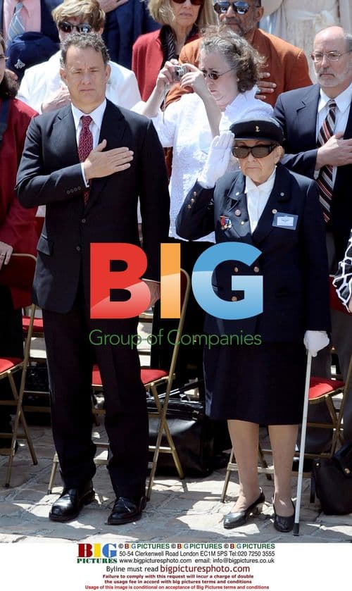 Tom Hanks honors WWII veterans in Paris