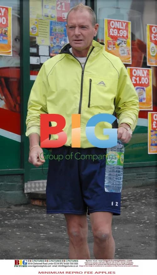 Paul Gascoigne buys water in Gateshead