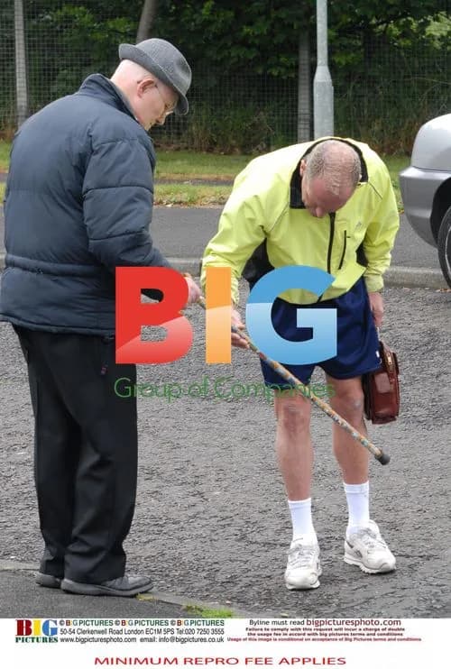 Paul Gascoigne buys water, plays with nephews