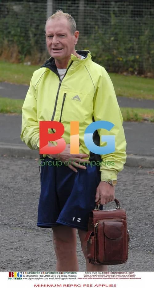 Paul Gascoigne buys water in Gateshead