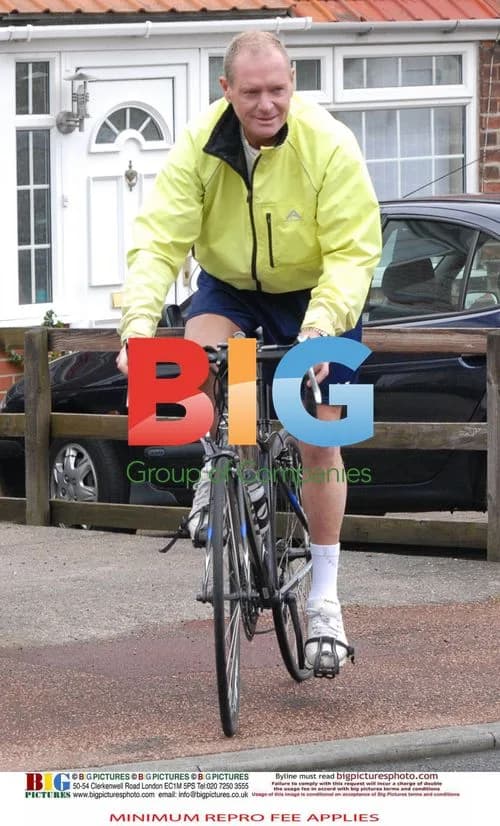 Paul Gascoigne buys water and plays with nephews