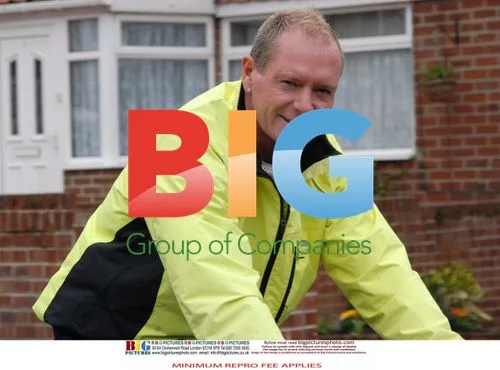 Paul Gascoigne buys water, plays with nephews