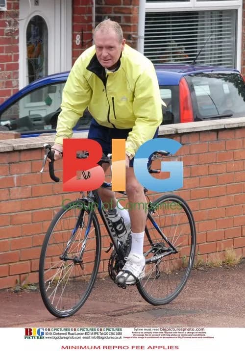 Paul Gascoigne buys water in Gateshead